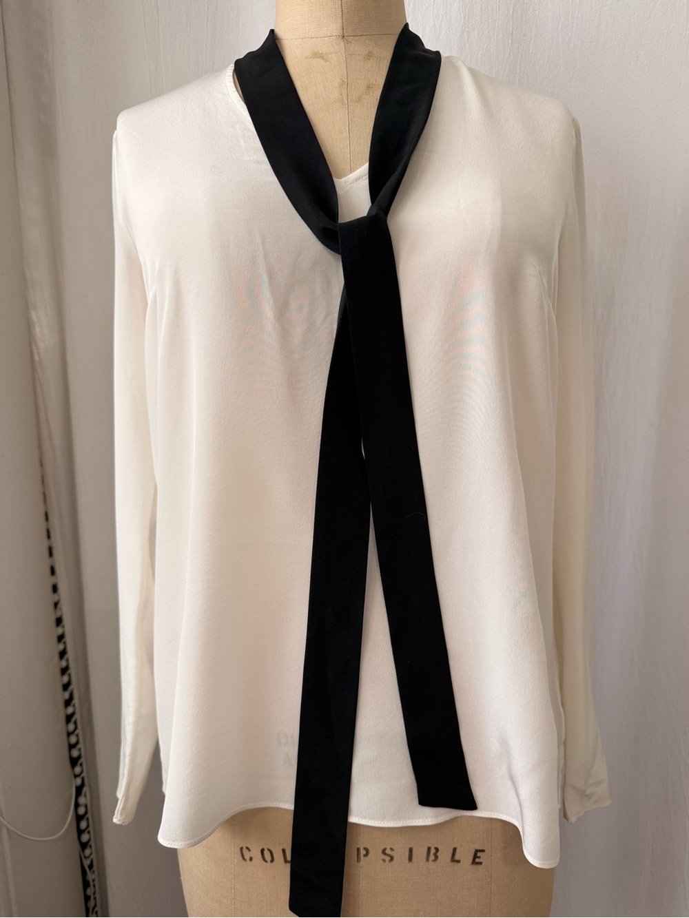 Cuyana, Off-White Long Sleeve Silk Blouse with Black Tie, sz XS